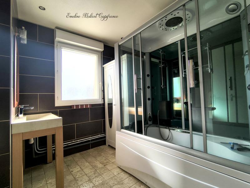 Maison - 96 m² - 5 pièces