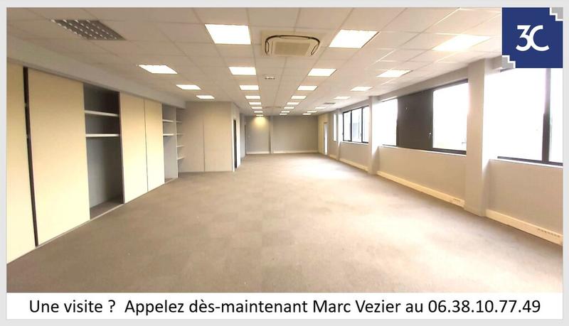 Entrepôt - 1 593 m²