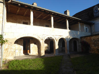 Maison - 350 m² - 10 pièces