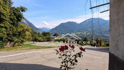 Maison - 240 m² - 8 pièces