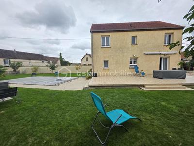 Maison traditionnelle - 165 m² - 7 pièces