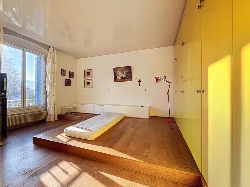 Maison - 261 m² - 8 pièces