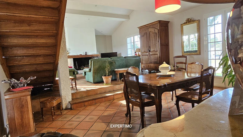 Maison - 220 m² - 9 pièces