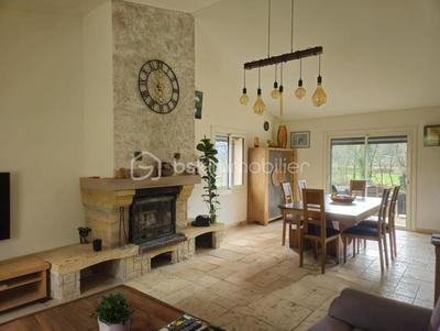 Maison traditionnelle - 185 m² - 10 pièces