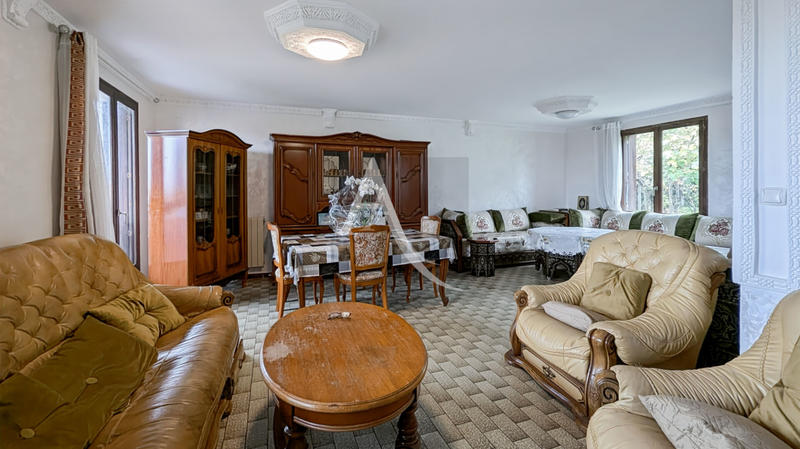 Maison - 163 m² - 9 pièces