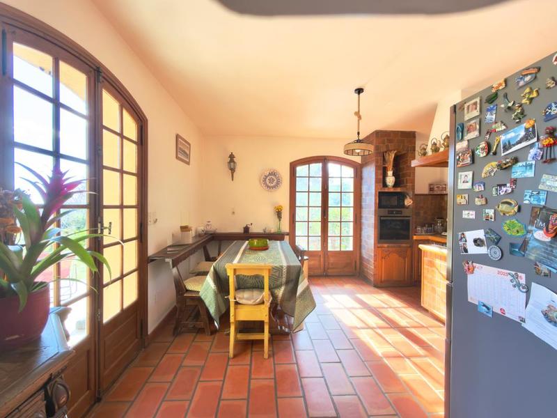 Propriété - 203 m² - 6 pièces