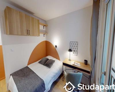 Chambre - 180 m² - 1 pièce
