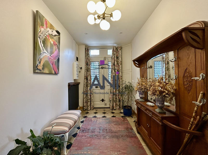 Maison - 205 m² - 9 pièces