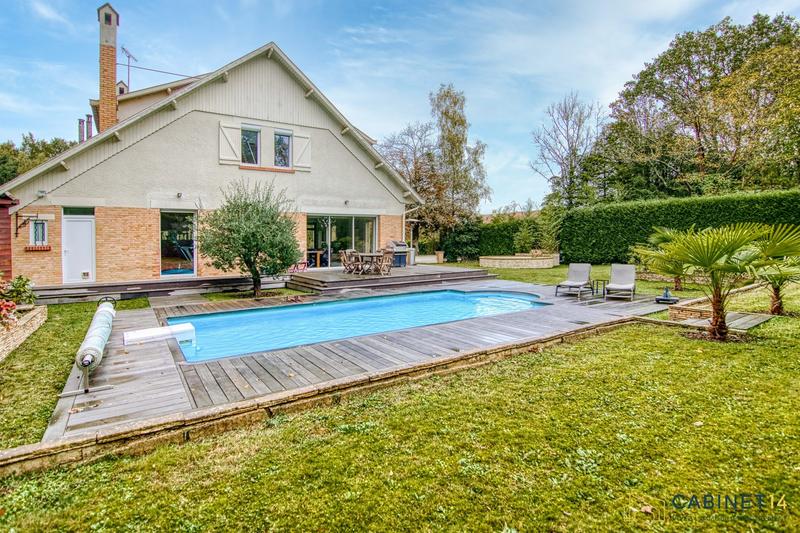 Villa - 243 m² - 8 pièces