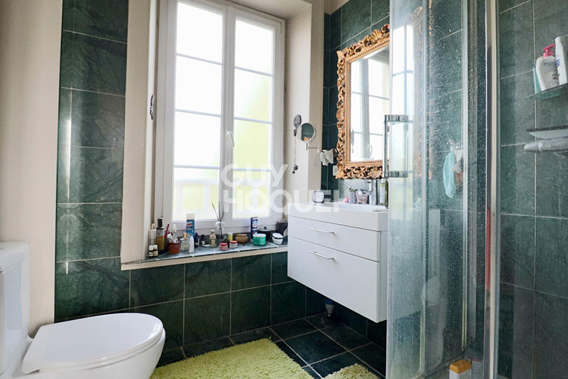 Maison - 224 m² - 8 pièces