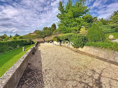 Maison - 224 m² - 7 pièces