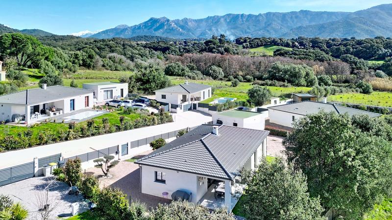 Villa - 99 m² - 4 pièces