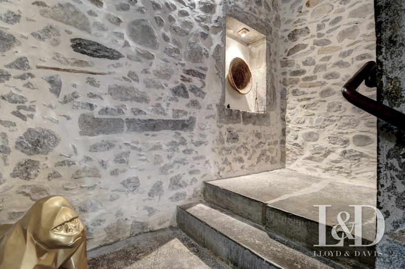 Maison - 360 m² - 10 pièces