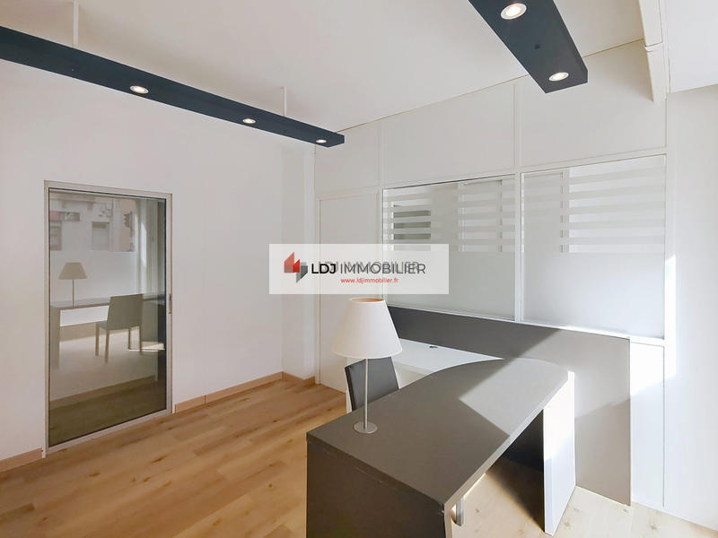 Local commercial - 220 m² - 13 pièces