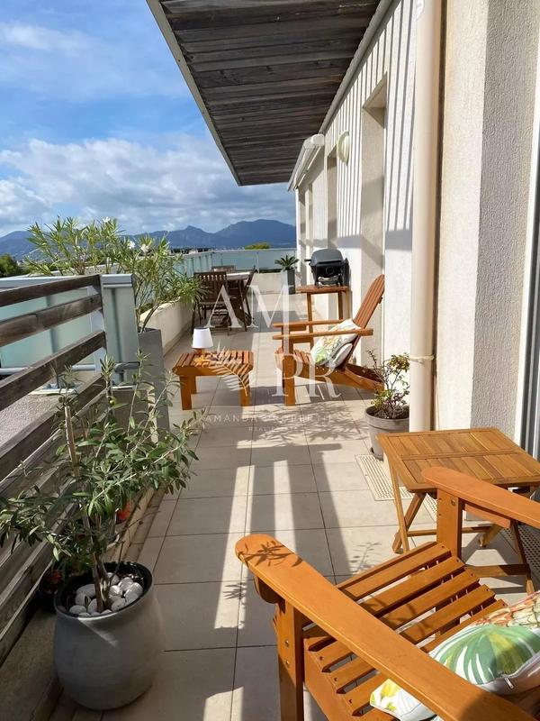 Appartement - 100 m² - 4 pièces