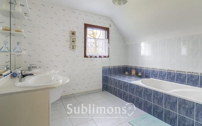 Maison traditionnelle - 129 m² - 6 pièces