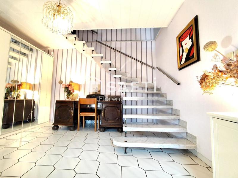 Maison - 230 m² - 12 pièces