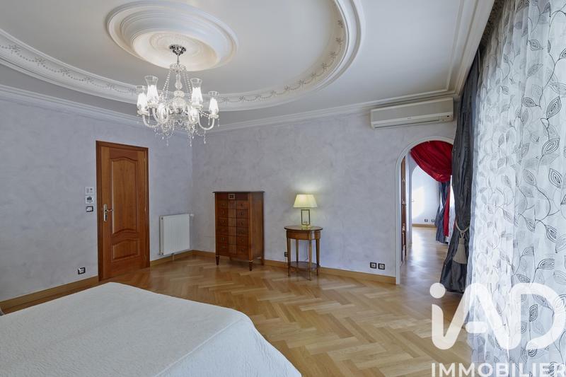 Maison - 296 m² - 10 pièces