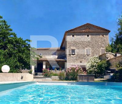 Mas - 486 m² - 19 pièces