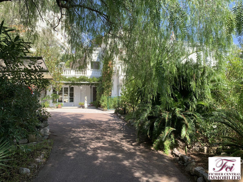 Villa - 310 m² - 11 pièces