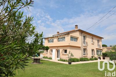 Maison - 222 m² - 9 pièces