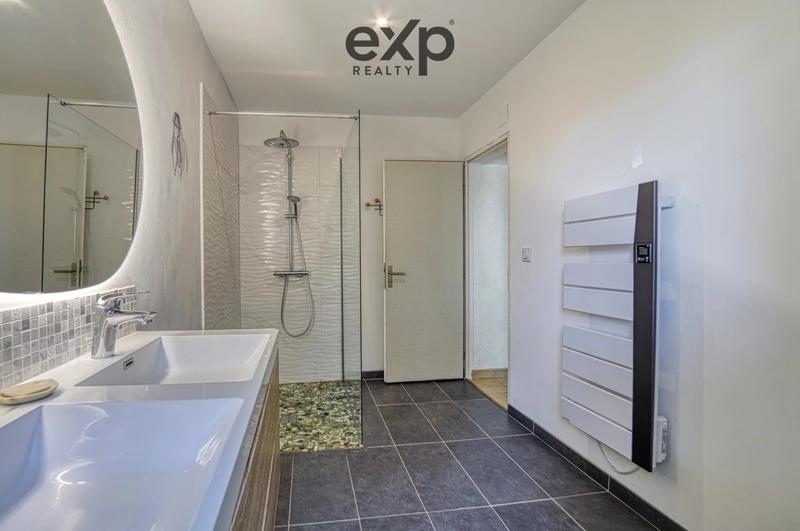 Maison - 203 m² - 6 pièces