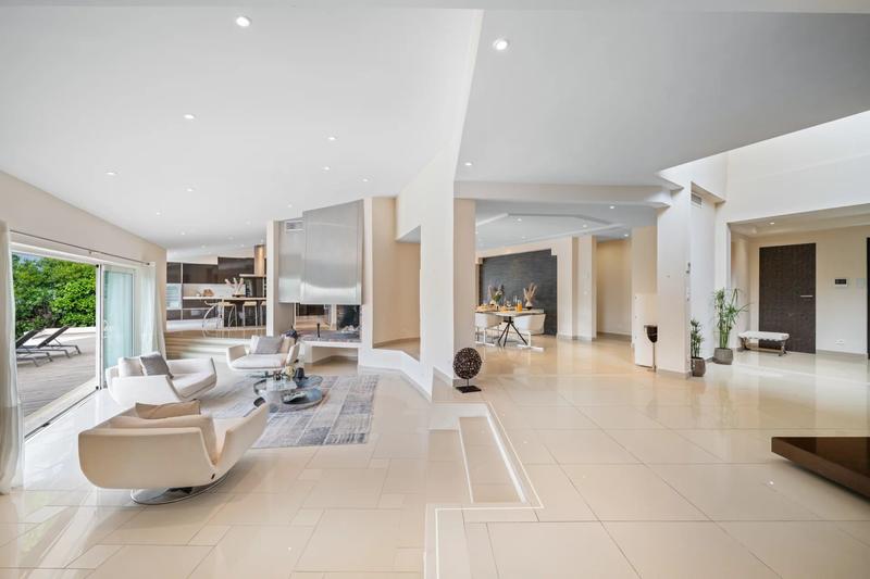 Maison - 588 m² - 8 pièces