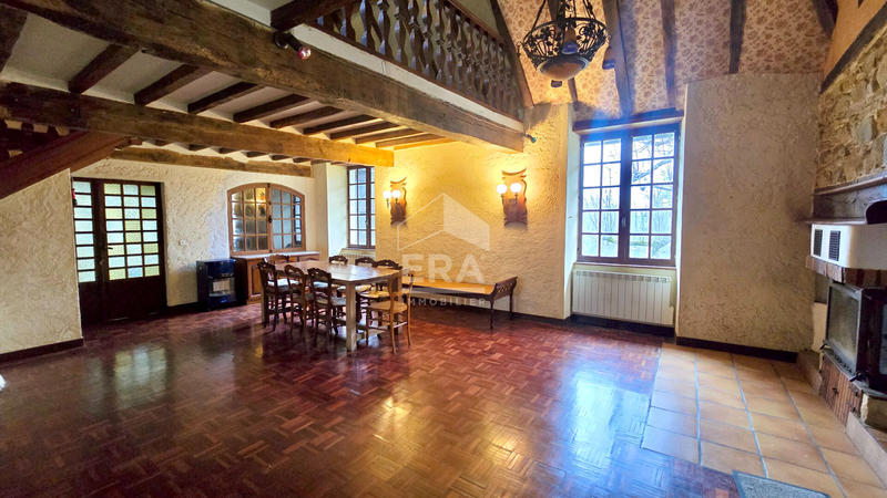 Maison - 414 m² - 9 pièces