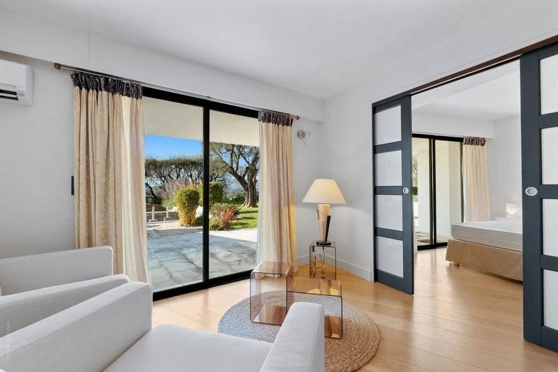 Villa - 300 m² - 8 pièces