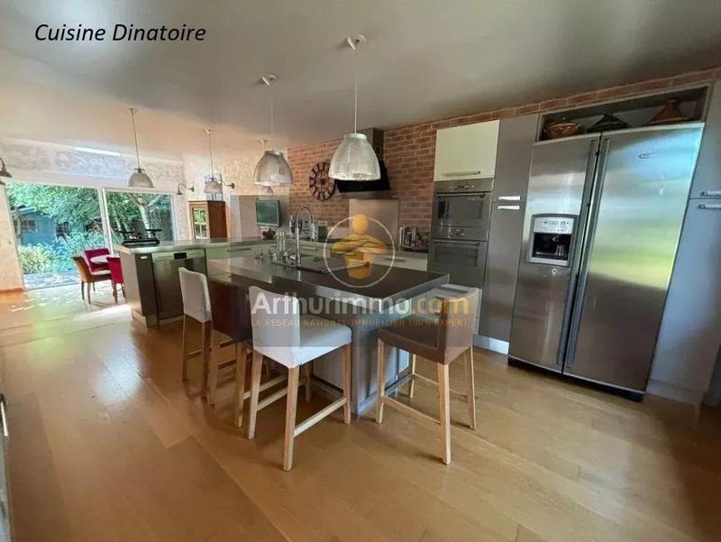 Maison - 186 m² - 8 pièces