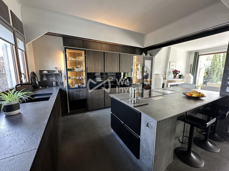 Maison - 240 m² - 6 pièces