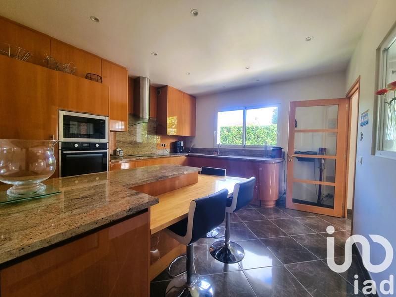 Maison - 202 m² - 9 pièces