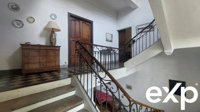 Maison traditionnelle - 341 m² - 12 pièces