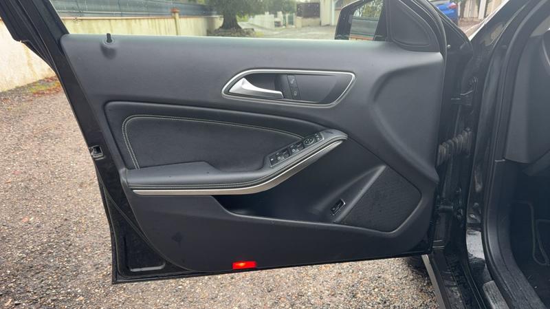 Mercedes Classe Gla I 200 d 136 7g-Tronic Sensation - Automatique Toit ouvrant