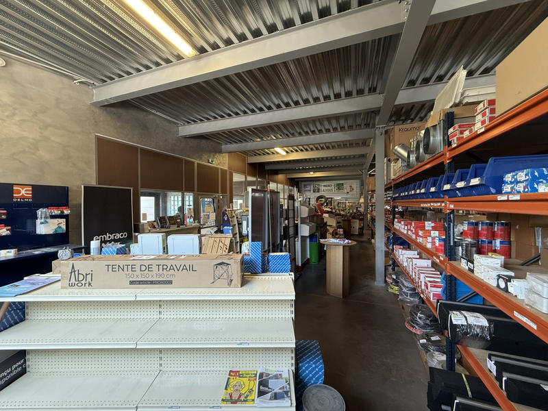 Local d'activités - 376 m²