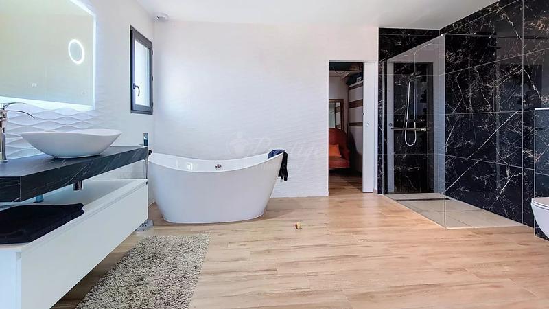 Maison - 150 m² - 5 pièces