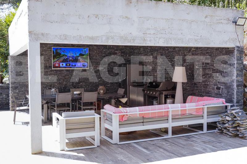 Maison - 260 m² - 6 pièces