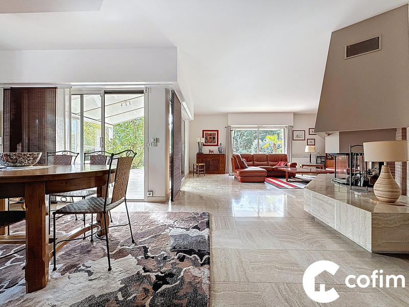 Maison - 238 m² - 7 pièces