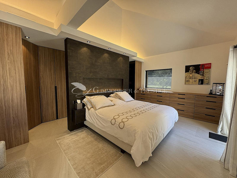 Propriété - 600 m² - 17 pièces