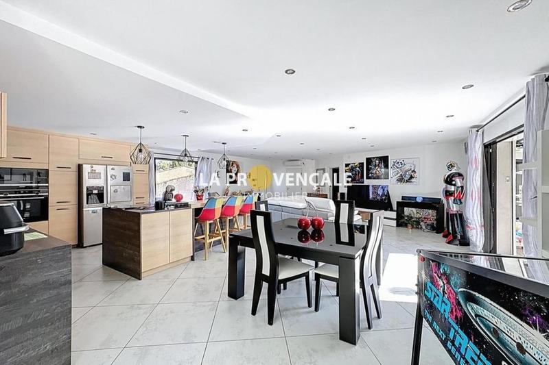 Maison traditionnelle - 143 m² - 5 pièces