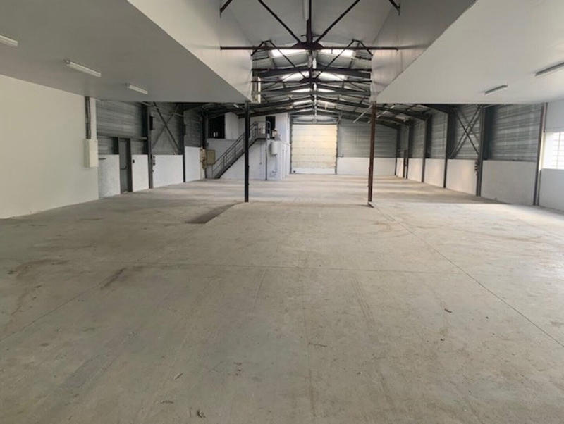 Local d'activité / Entrepôt - 660 m²