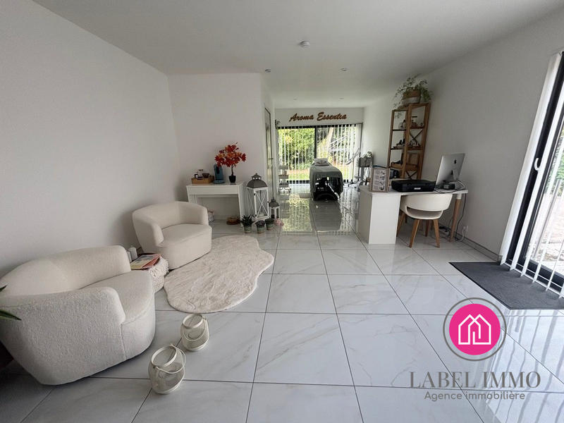 Maison - 220 m² - 8 pièces