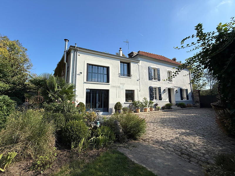 Maison - 250 m² - 8 pièces