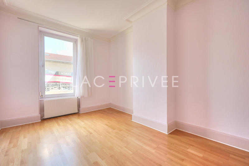 Appartement - 233 m² - 10 pièces