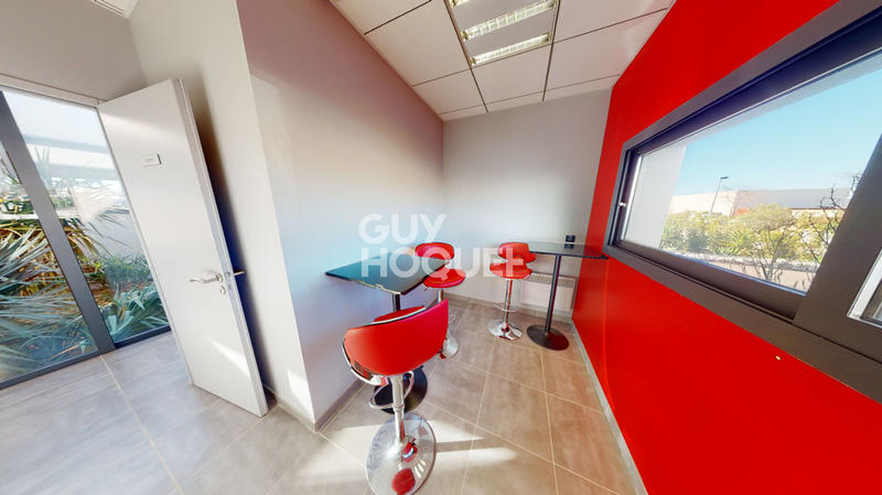 Local d'activité / Entrepôt - 121 m² - 7 pièces