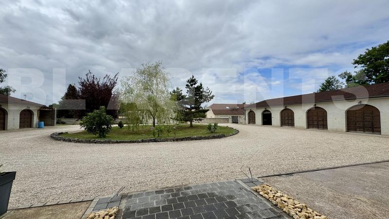 Villa - 215 m² - 14 pièces
