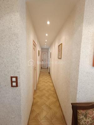 Demeure - 240 m² - 13 pièces