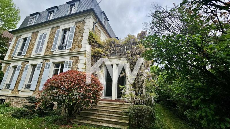 Maison - 320 m² - 11 pièces