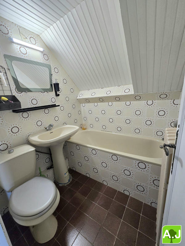 Maison traditionnelle - 131 m² - 6 pièces