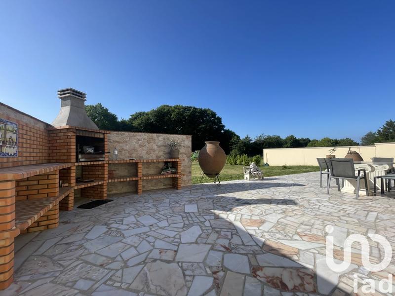 Maison - 222 m² - 7 pièces